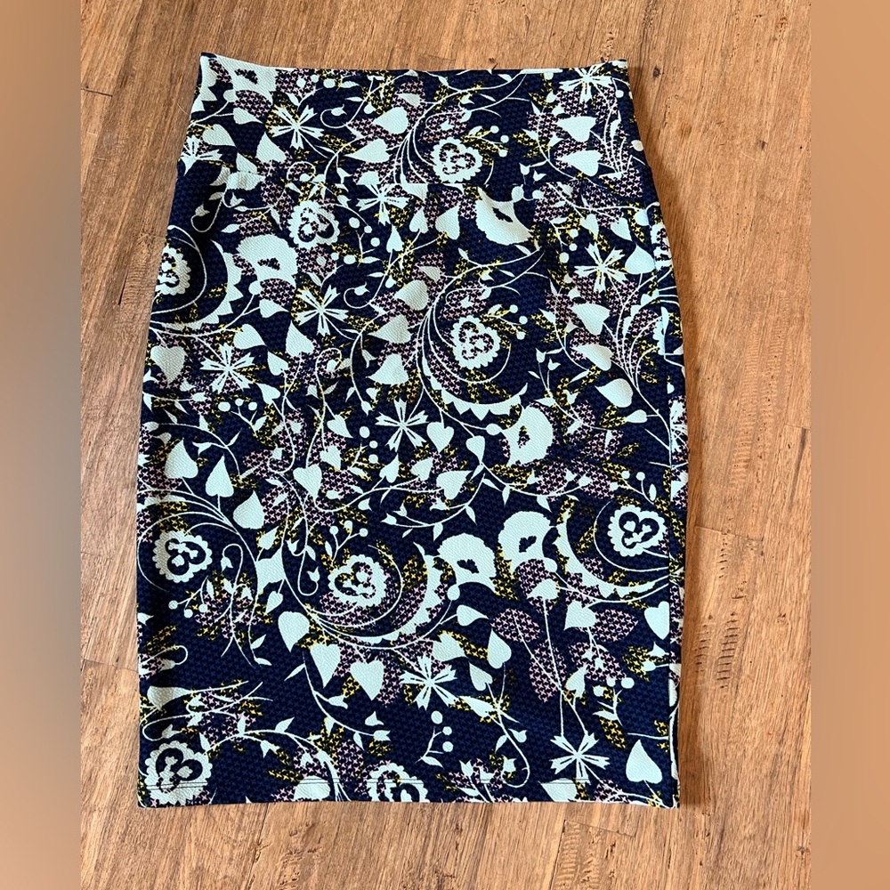 🎉FINAL PRICE🎉LulaRoe Skirt~ Size Medium